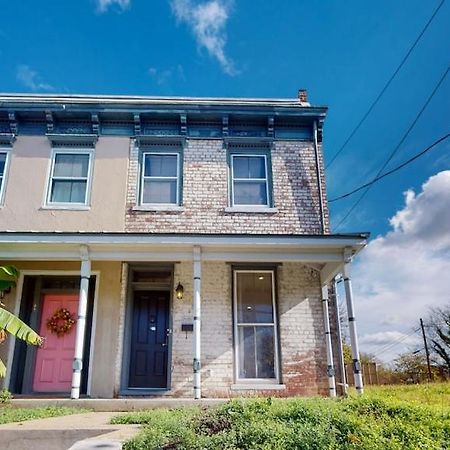 New! Renovated Townhome W/ Putting Green & Patio! Richmond Exterior photo