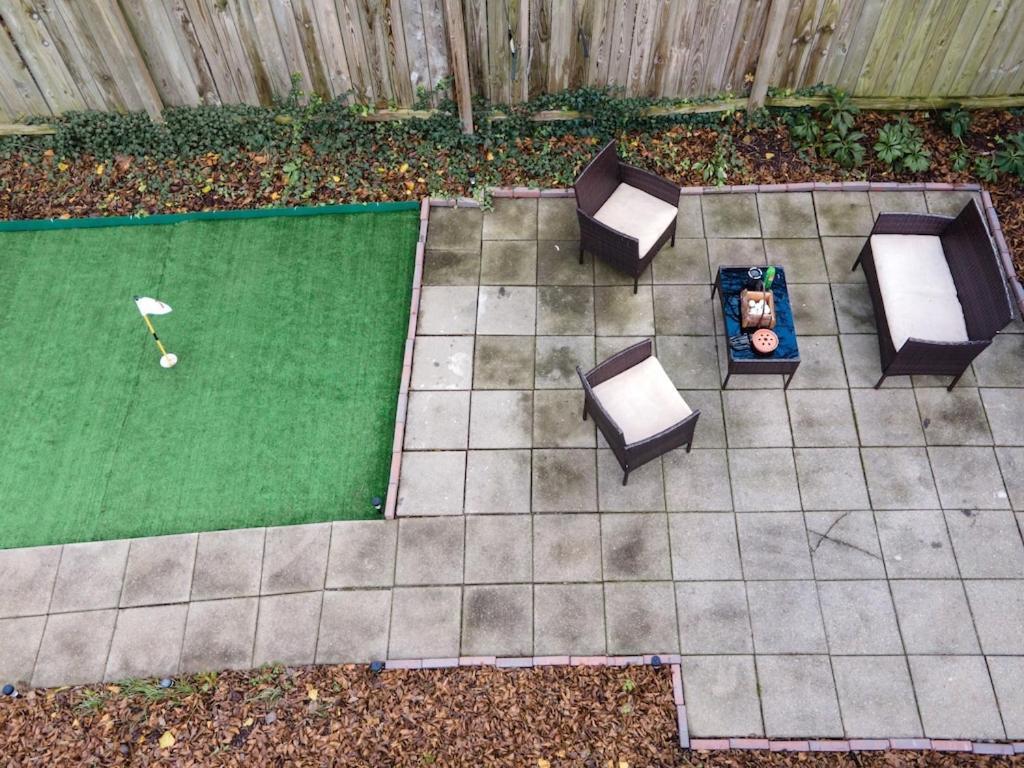 New! Renovated Townhome W/ Putting Green & Patio! Richmond Exterior photo