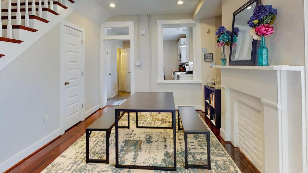 New! Renovated Townhome W/ Putting Green & Patio! Richmond Exterior photo