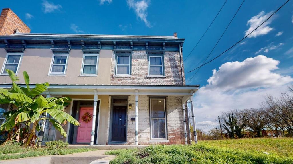 New! Renovated Townhome W/ Putting Green & Patio! Richmond Exterior photo