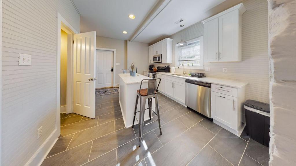 New! Renovated Townhome W/ Putting Green & Patio! Richmond Exterior photo